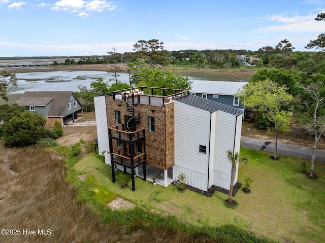bird's eye view with a water view