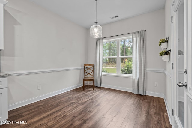 dining room with baseboards, visible vents, and dark wood-style floors