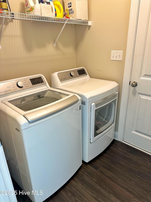 laundry room featuring dark wood-style flooring, laundry area, and independent washer and dryer