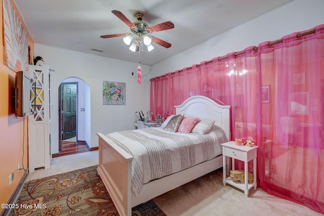 753 S Horsepen Dr, Harrells, NC 28444 - bedroom with arched walkways, light colored carpet, visible vents, and baseboards