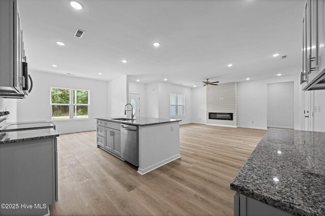 2594 Fountaintown Rd, Chinquapin, NC 28521 - unfurnished room with light wood-type flooring and recessed lighting