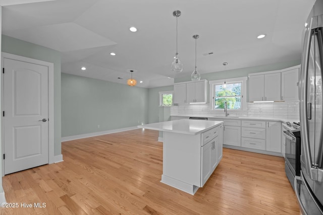 kitchen with a center island, a sink, recessed lighting, and tasteful backsplash