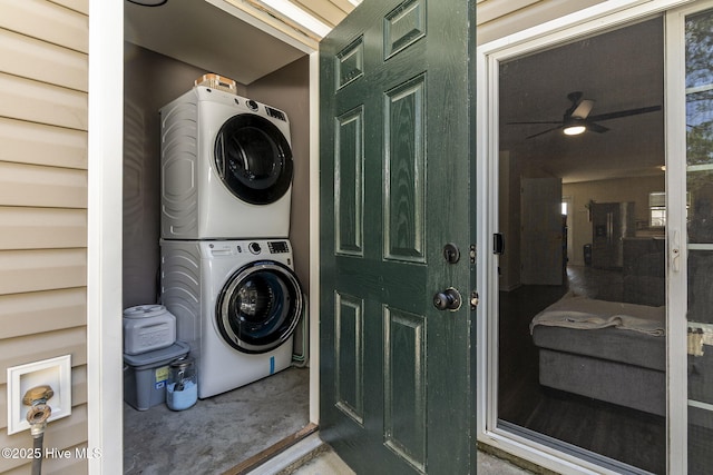 601 Pelletier Loop Rd Unit M76Silver, Creek Townhomes, Peletier, NC 28584 - washroom featuring stacked washer / drying machine and a ceiling fan