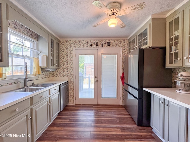 522 Hughes Rd, Hampstead, NC 28443 - kitchen featuring appliances with stainless steel finishes, a sink, plenty of natural light, wallpapered walls, and dark wood-style flooring