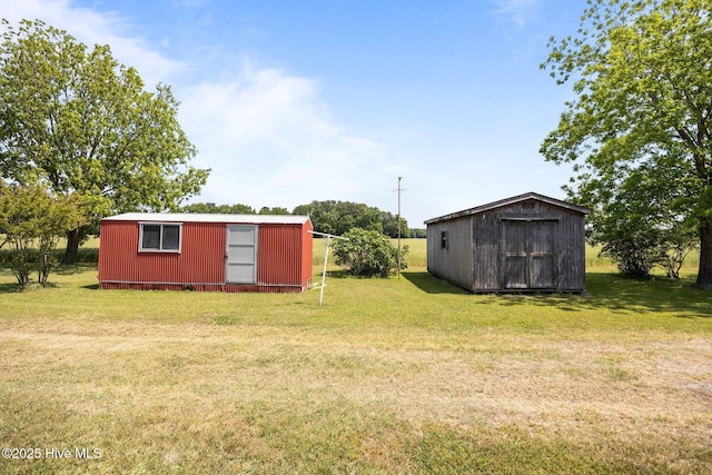 view of yard featuring a storage shed and an outdoor structure