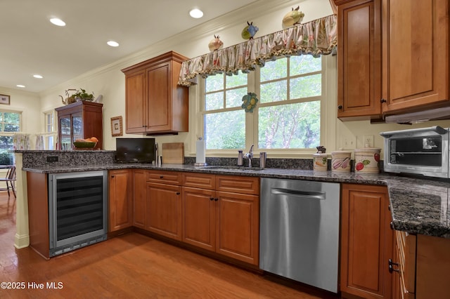 7102 Saybrook Dr, Wilmington, NC 28405 - kitchen featuring wine cooler, dishwasher, light wood-style floors, a sink, and a peninsula