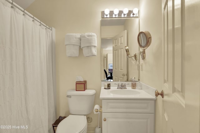 7102 Saybrook Dr, Wilmington, NC 28405 - full bath with toilet, vanity, and a shower with curtain