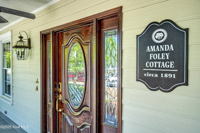 114 N Atlantic Ave, Southport, NC 28461 - entrance to property with covered porch