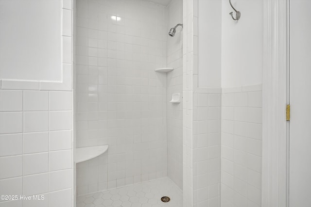 114 N Atlantic Ave, Southport, NC 28461 - bathroom with tiled shower and tile walls