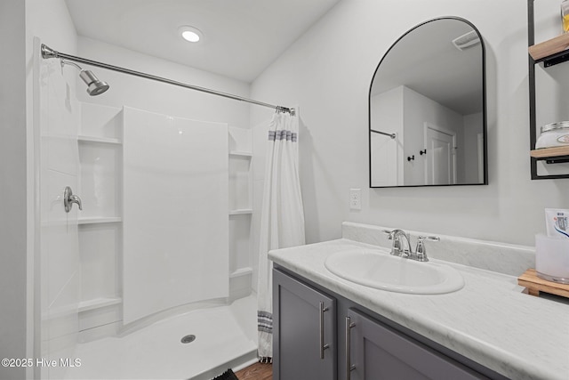bathroom featuring a shower with curtain and vanity