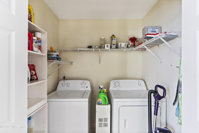 laundry room with laundry area and independent washer and dryer