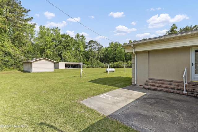 view of yard featuring entry steps and an outdoor structure