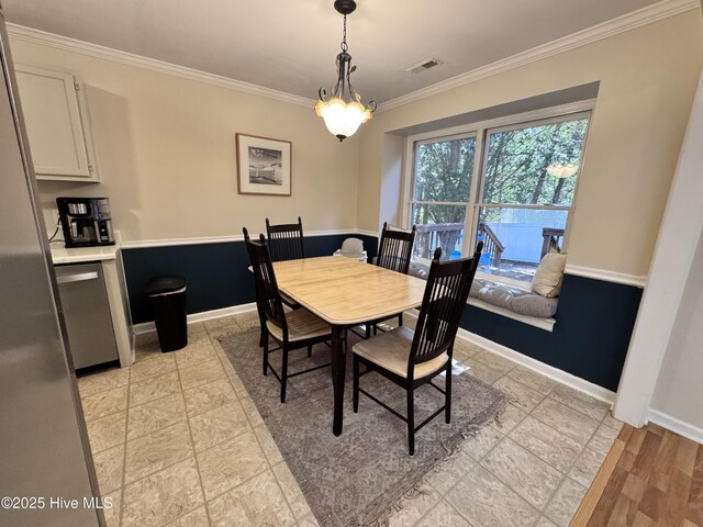 dining area with crown molding, baseboards, visible vents, and an inviting chandelier