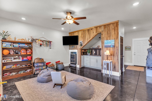 living room with a ceiling fan, baseboards, and recessed lighting