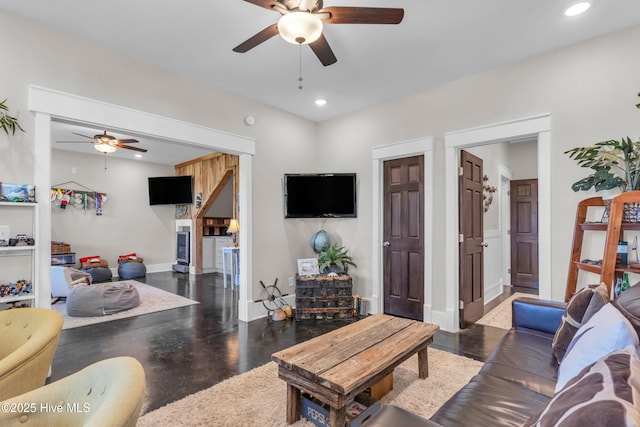 living area featuring a ceiling fan, baseboards, and recessed lighting