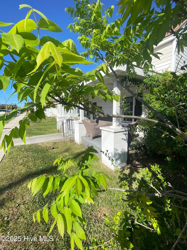 417 Turner St, Beaufort, NC 28516 - view of side of home