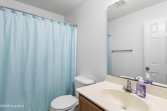 full bath with a shower with curtain, a textured ceiling, visible vents, vanity, and toilet
