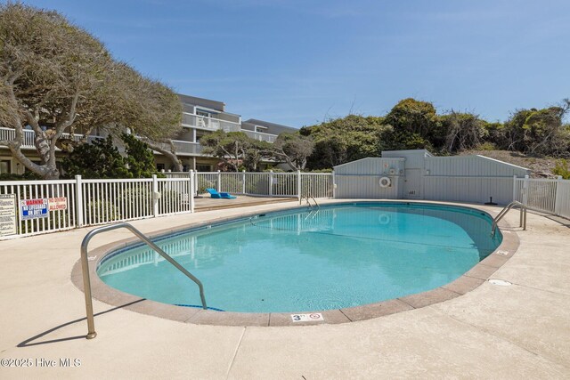 289 Salter Path Rd Unit 32, Pine Knoll Shores, NC 28512 - community pool with fence