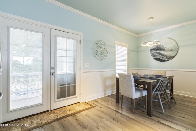 615 N New River Dr Unit E, Surf City, NC 28445 - dining space featuring crown molding, baseboards, and wood finished floors