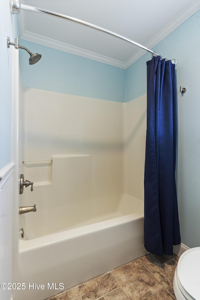 615 N New River Dr Unit E, Surf City, NC 28445 - bathroom featuring crown molding, toilet, stone finish flooring, and shower / tub combo with curtain