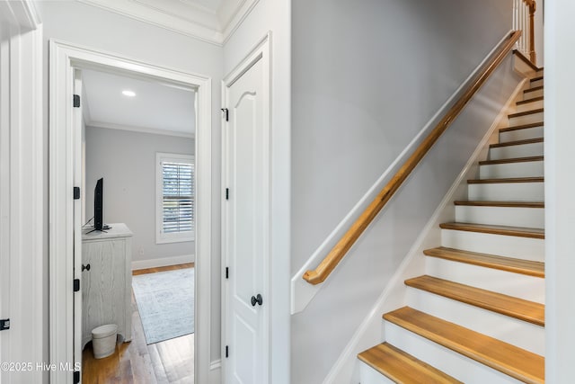 stairs with ornamental molding, wood finished floors, baseboards, and recessed lighting