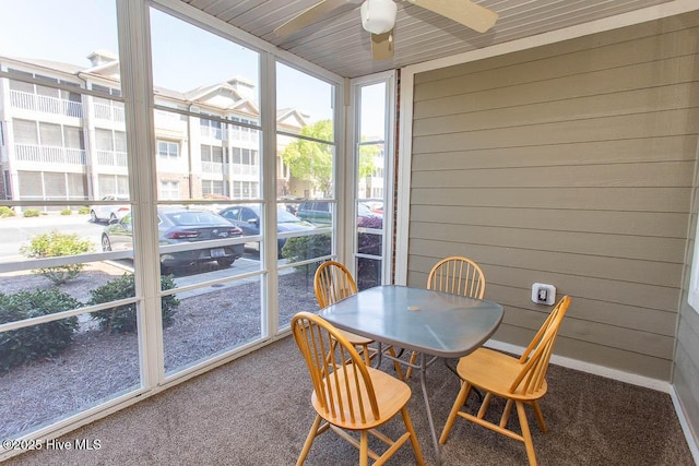 sunroom / solarium featuring a ceiling fan