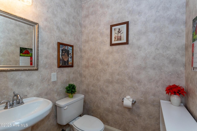84 Deerwood Ln, Pinehurst, NC 28374 - bathroom featuring toilet, baseboards, and a sink