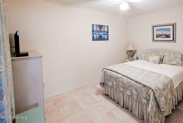 bedroom with ceiling fan