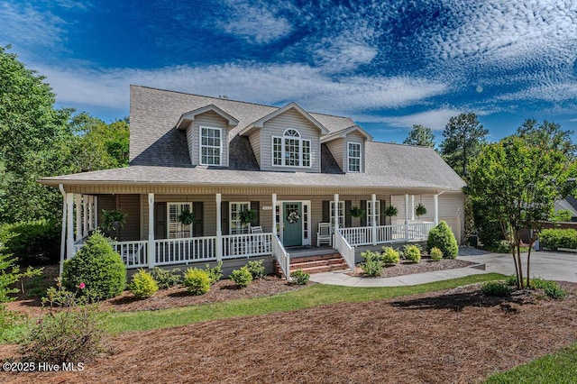 920 Diamondhead Dr S, Pinehurst, NC 28374 - country-style home with a porch and roof with shingles