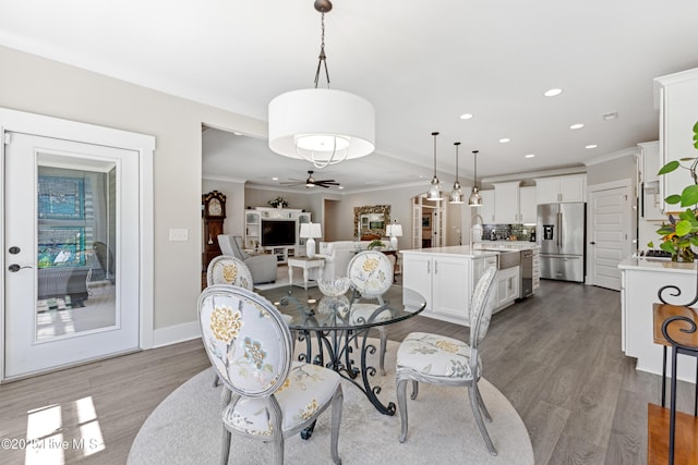 dining area with crown molding, a ceiling fan, wood finished floors, and recessed lighting