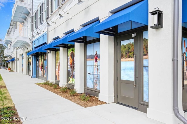 view of exterior entry with stucco siding