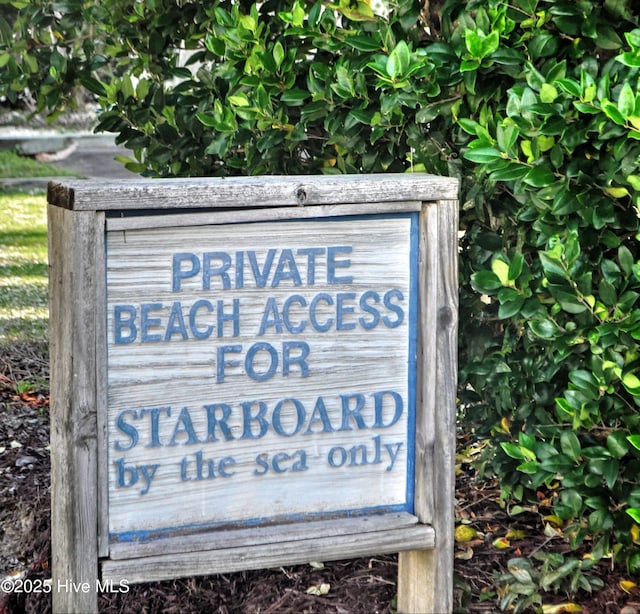 view of community / neighborhood sign