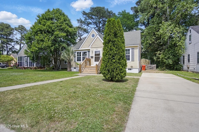902 Hunnicutt Ave, Elizabeth City, NC 27909 - view of front facade with a front yard, driveway, and crawl space