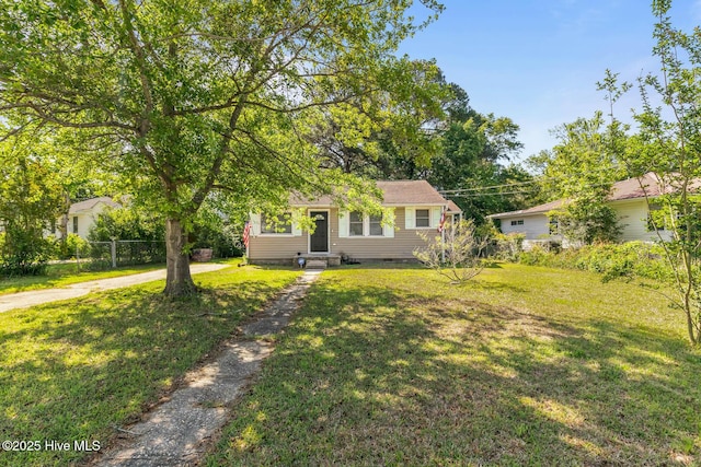 view of front of property featuring fence, a front lawn, and crawl space