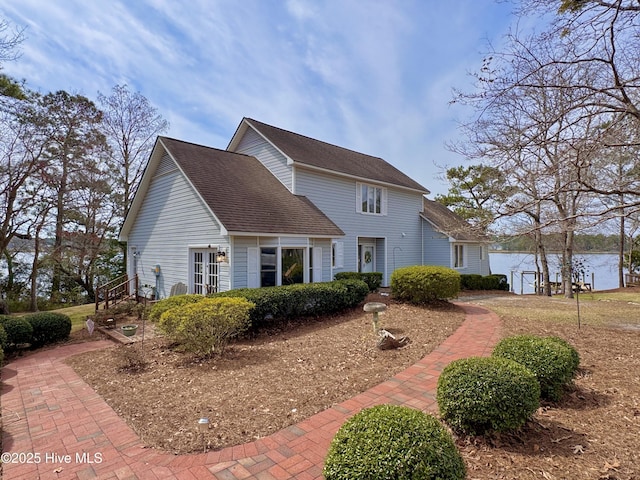 traditional home featuring a shingled roof
