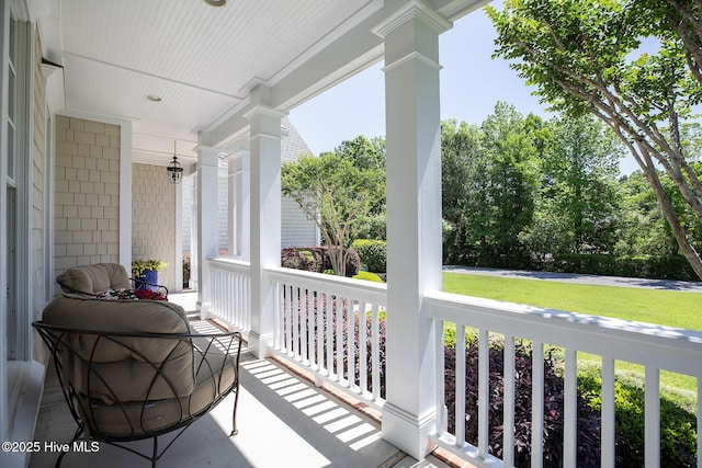 balcony featuring covered porch