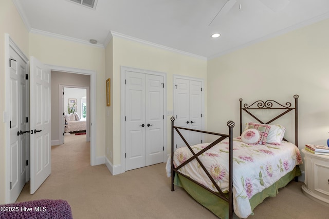 bedroom with visible vents, crown molding, light colored carpet, baseboards, and recessed lighting