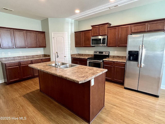 604 Winfall Dr, Holly Ridge, NC 28445 - kitchen with stainless steel appliances, a sink, light wood finished floors, a kitchen island with sink, and recessed lighting