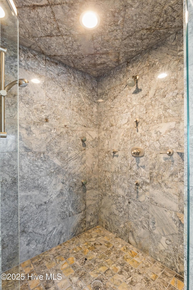 805 S Lumina Ave, Wrightsville Beach, NC 28480 - full bath featuring tiled shower
