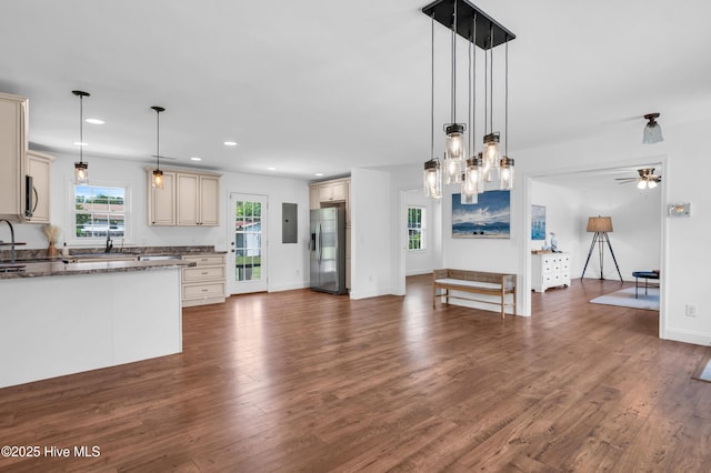 kitchen featuring dark wood-style flooring, stainless steel appliances, recessed lighting, and cream cabinetry