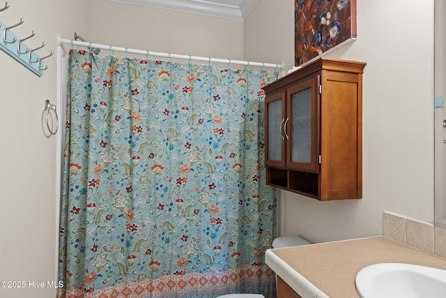 full bath featuring crown molding, vanity, a shower with curtain, and toilet