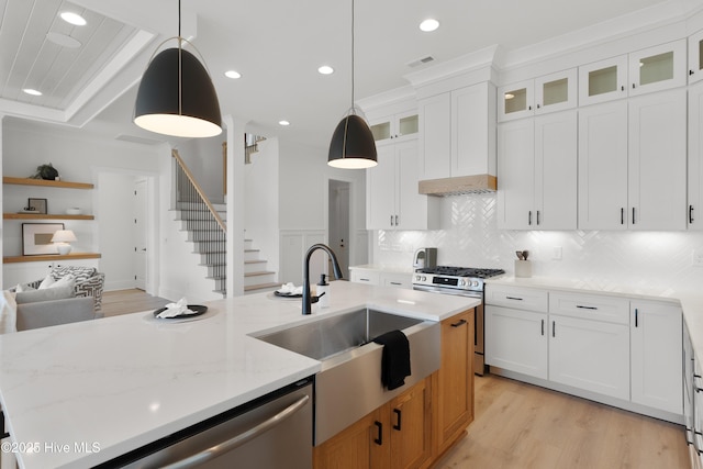 316 Lightning Bug Ln, Holly Ridge, NC 28445 - kitchen featuring glass insert cabinets, tasteful backsplash, a sink, light wood-style flooring, and stainless steel appliances