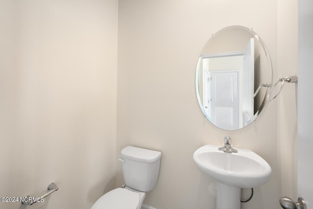 bathroom featuring toilet and a sink