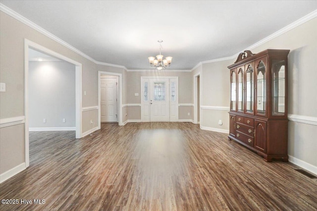 foyer featuring visible vents, baseboards, an inviting chandelier, ornamental molding, and dark wood-type flooring