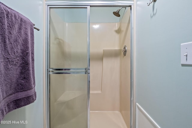 full bathroom featuring a shower stall