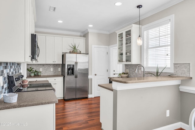 167 Fallbrook Ln, Rocky Point, NC 28457 - kitchen featuring stainless steel refrigerator with ice dispenser, electric range oven, tasteful backsplash, a peninsula, and glass insert cabinets