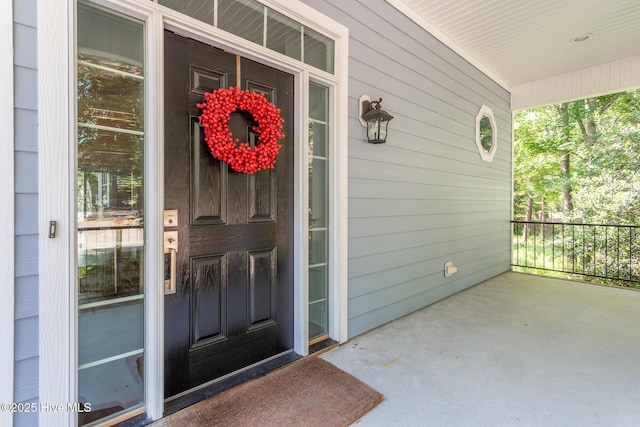entrance to property featuring covered porch