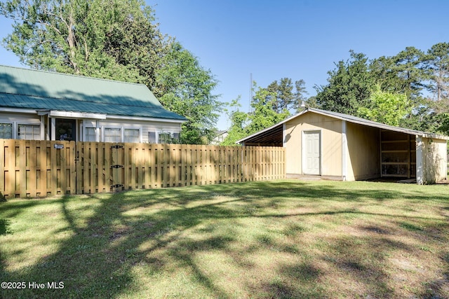 515 E Ridge St, Rose Hill, NC 28458 - view of yard with an outbuilding