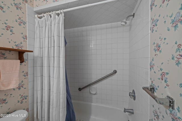 bathroom with toilet, wallpapered walls, and shower / bath combo