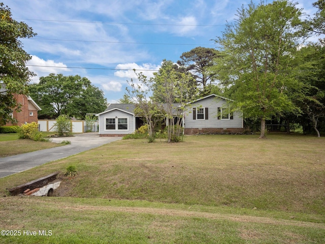 40 Eagle Rock Ln, Hubert, NC 28539 - view of front of home with driveway and a front lawn